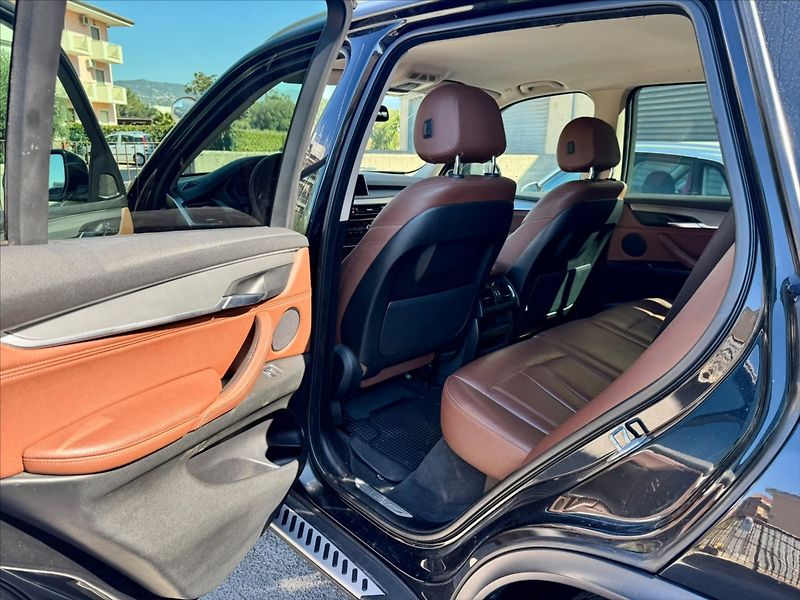 BMW X5 2,0 25D X-Drive Sportpaket 170 - fotka 11 z 28