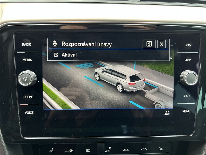 Volkswagen Passat 2,0 TDi DSG ELEGANCE MATRIX - fotka 32 z 36
