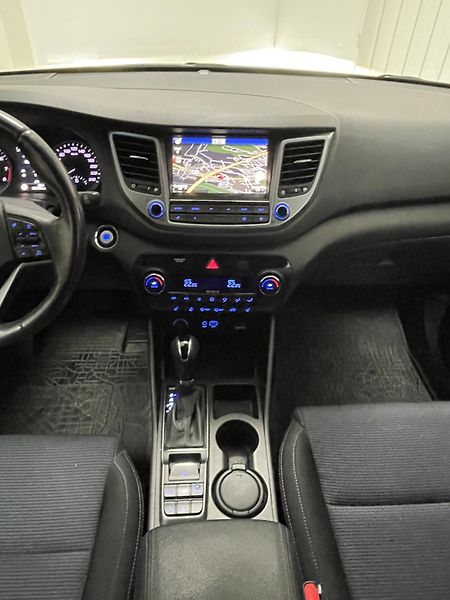 Hyundai Tucson 1.6 T-GDi 4x4 AT ČR 1.MAJ SER. - fotka 22 z 28