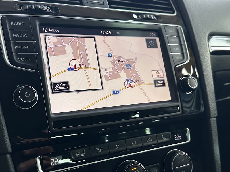 Volkswagen Golf (2017) 2.0TDi PO SERVISU,APP,PANORAMA - fotka 10 z 21