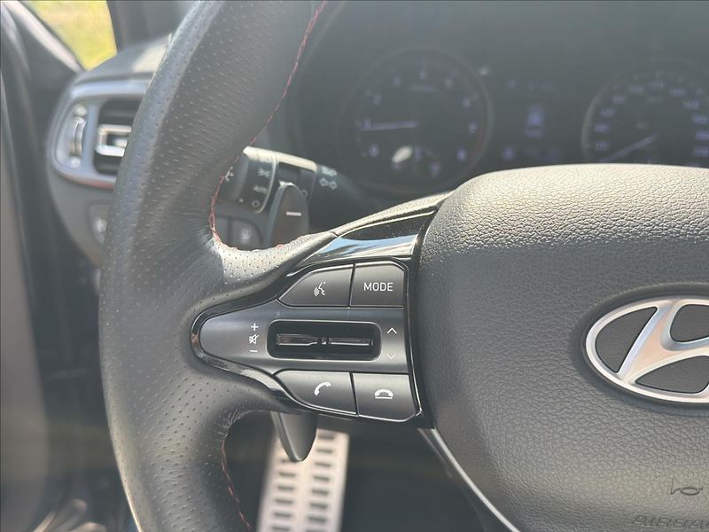 Hyundai i30 1,5 1.5 T-GDI MildH Family DCT - fotka 13 z 25