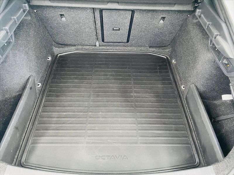 Škoda Octavia 1,5 TSI 110kW SportLine - fotka 26 z 26