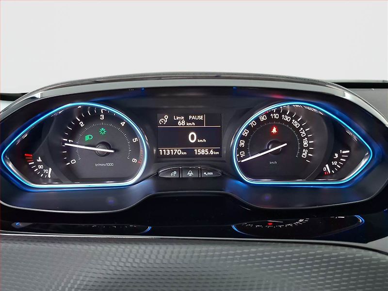 Peugeot 2008 (2015) 1.6 e-HDi, Tempomat - fotka 11 z 18
