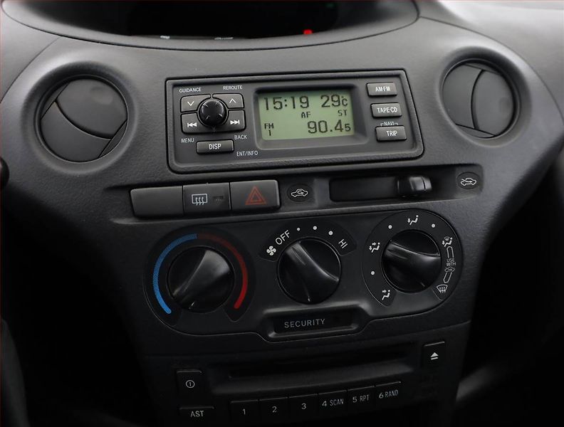 Toyota Yaris (2003) 1.0 VVT-i, Automat, nová STK - fotka 9 z 15