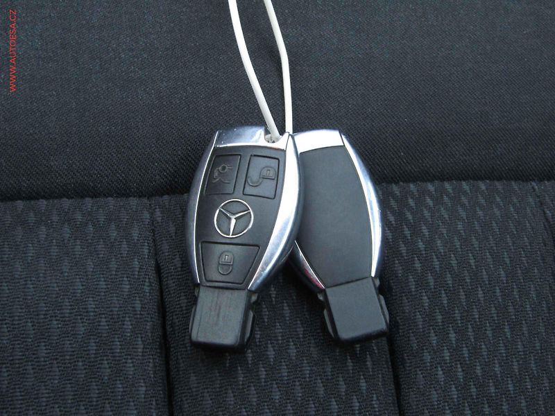 Mercedes-Benz Třídy E (2010) 3.0 CDi E 350 4Matic, ČR - fotka 23 z 24