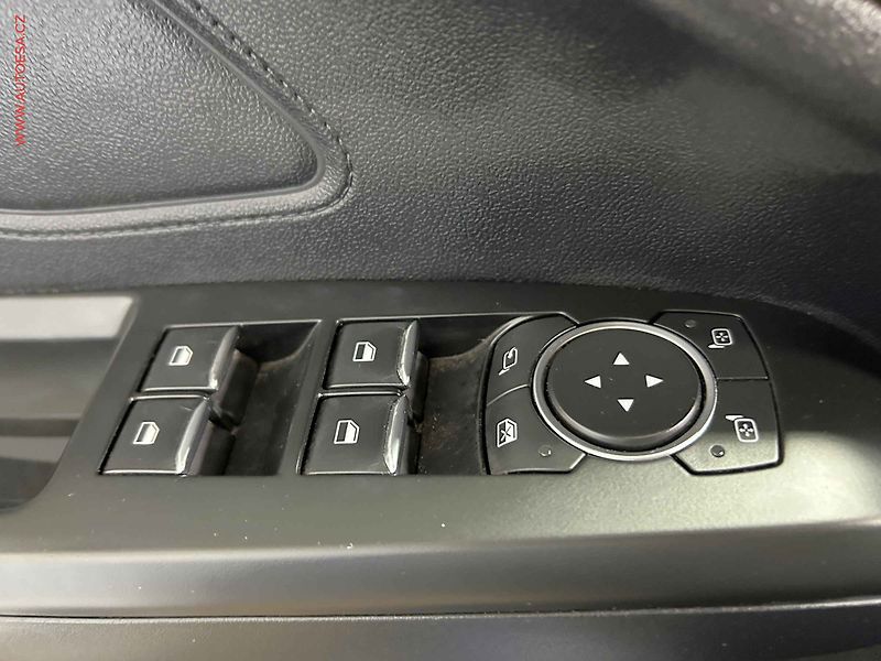 Ford Focus (2019) 1.0 EB, Titanium, AT, LED - fotka 12 z 17
