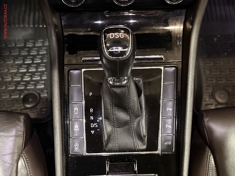 Škoda Superb (2015) 2.0 TDi 4x4, ČR, L&K, DSG - fotka 20 z 23