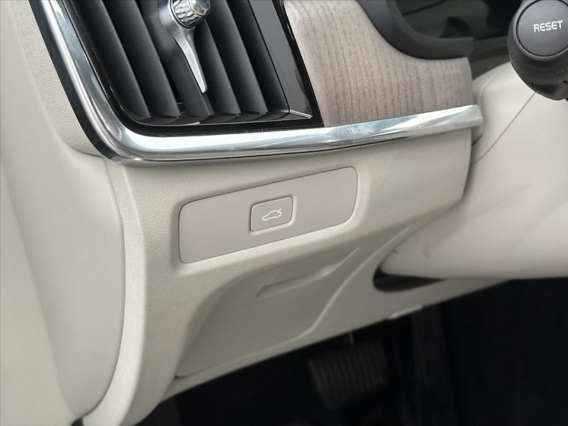 Volvo S90 2,0 B5 184kW CZ DPH - fotka 18 z 41