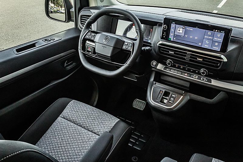 Citroën SpaceTourer 2,2 FEEL XL 180k+KLIMA+KAMERA - fotka 7 z 13