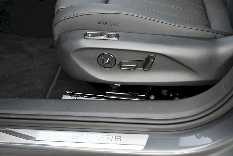 Škoda Superb (2026) Combi Laurin & Klement 2,0 TDI - fotka 14 z 45