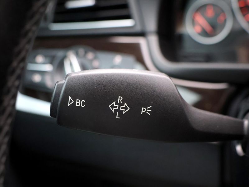BMW Řada 5 3,0 535i 225kW Aut.klima Kůže - fotka 20 z 41