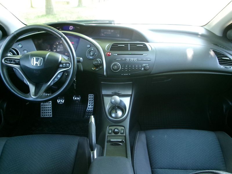 Honda Civic (2009) 1,8 VTEC PANORAMA ČR - fotka 17 z 23