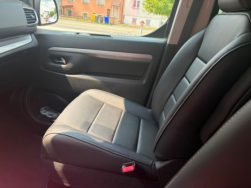 Toyota ProAce Verso 2.2 Glasss Van Vip - fotka 12 z 18