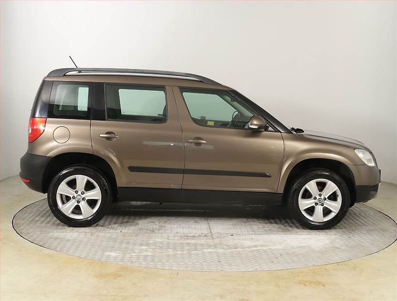 Škoda Yeti (2011) 2.0 TDI, ČR,1.maj, Serv.kniha - fotka 6 z 18
