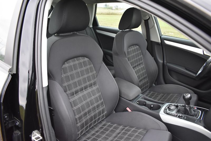 Audi A4 2,0 TDI S-LINE,NAVI,SERVISKA - fotka 15 z 18