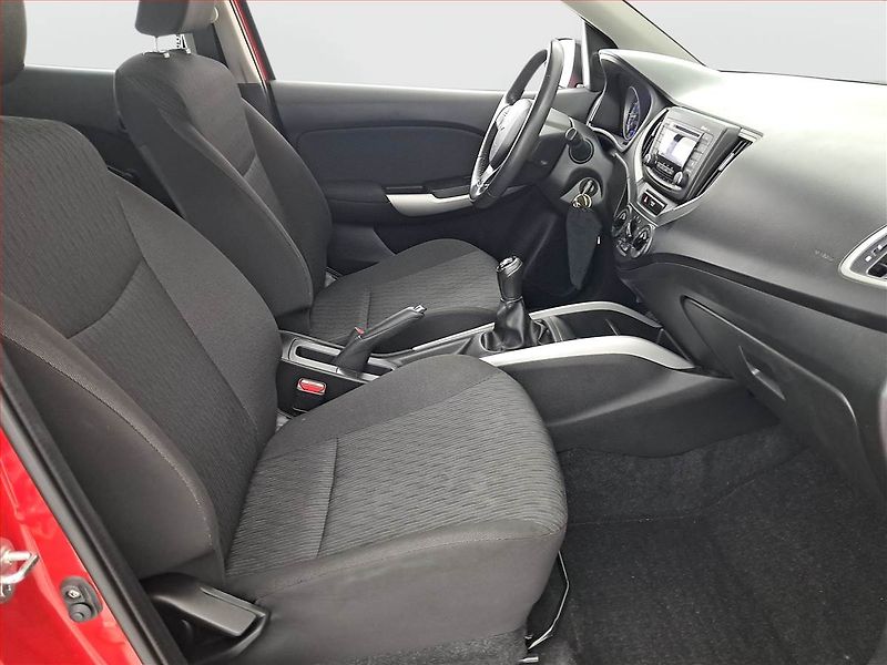 Suzuki Baleno (2017) 1.2 DualJet, Park. senzory - fotka 9 z 16
