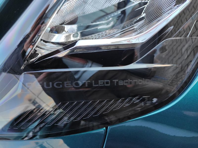 Peugeot 2008 (2026) ALLURE 1.2 100k MAN6 2x kamera - fotka 22 z 23