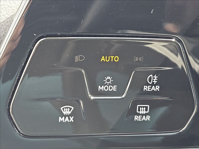 Volkswagen Golf 8 2,0TDi 110KW DSG STYLE - fotka 14 z 41