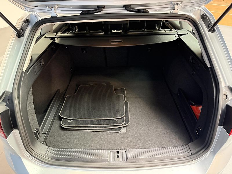 Volkswagen Passat 2.0 TDI 147kW BMT DSG Elegance - fotka 11 z 12
