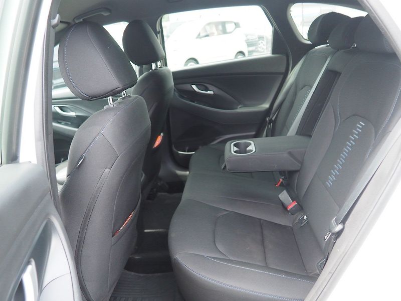 Hyundai i30 1.4-GDI, 103 kW, CZ, Navi - fotka 12 z 47