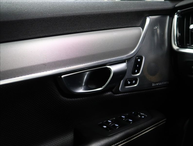 Volvo S90 2,0 T8 TWINENGINE AWD R-DESIGN - fotka 21 z 52