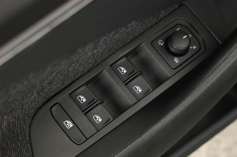 Škoda Scala (2019) 1.0 TSI, Tempomat - fotka 17 z 20