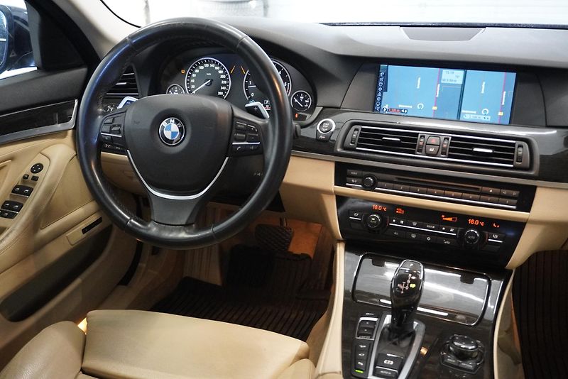 BMW Řada 5 535D SEDAN XDRIVE STEPTRONIC - fotka 23 z 32
