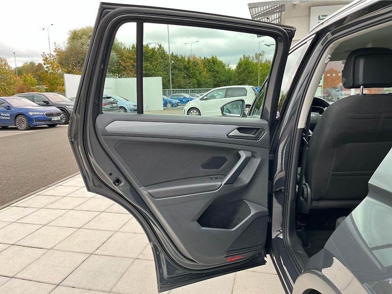 Volkswagen Tiguan 2,0 TDI 110 kW Business Premiu - fotka 24 z 28