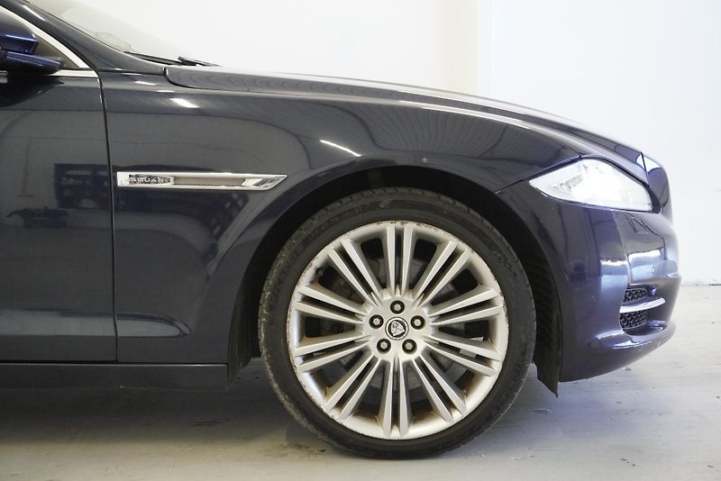 Jaguar XJ 5.0 V8 PREMIUM LUXURY - fotka 17 z 53