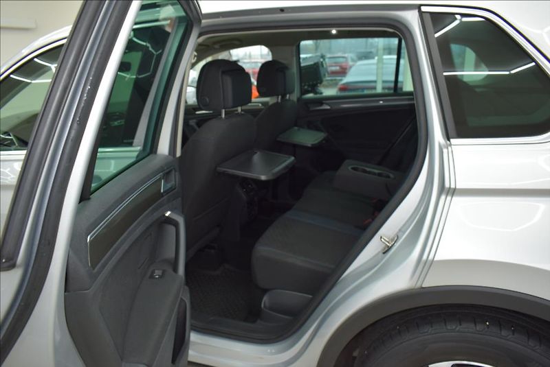 Volkswagen Tiguan 2,0 TDi, virtual,pano,navi, - fotka 10 z 44