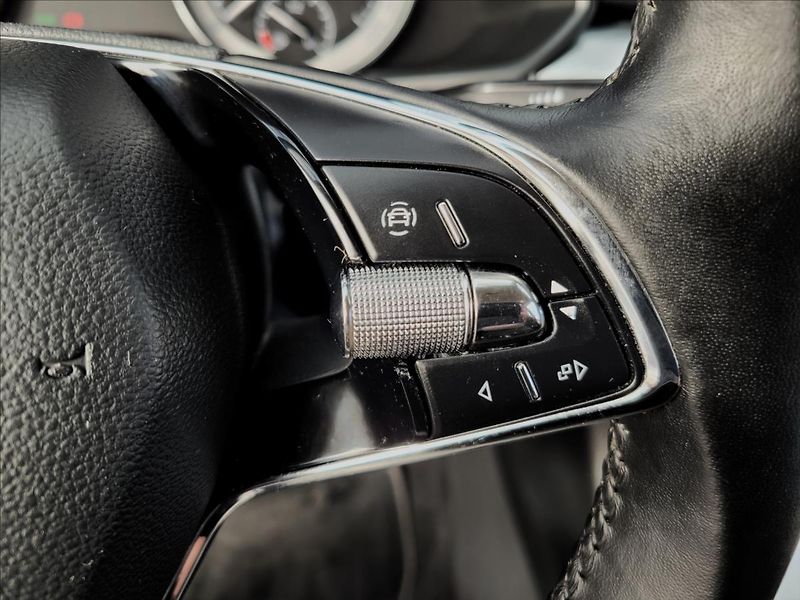 Škoda Superb 1,4 TSI,PHEV,DSG,LED,NAVI,VÝHŘ - fotka 21 z 47