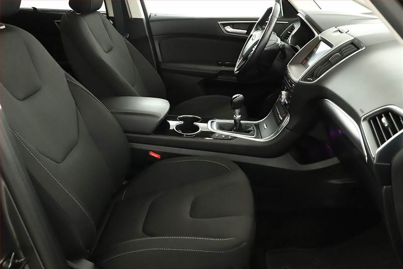 Ford S-MAX (2018) 2.0 EcoBlue, 4X4, Navi - fotka 7 z 17