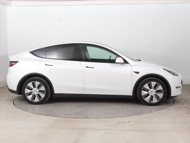 Tesla Model Y (2023) Long Range AWD 79kWh, SoH 92% - fotka 6 z 21