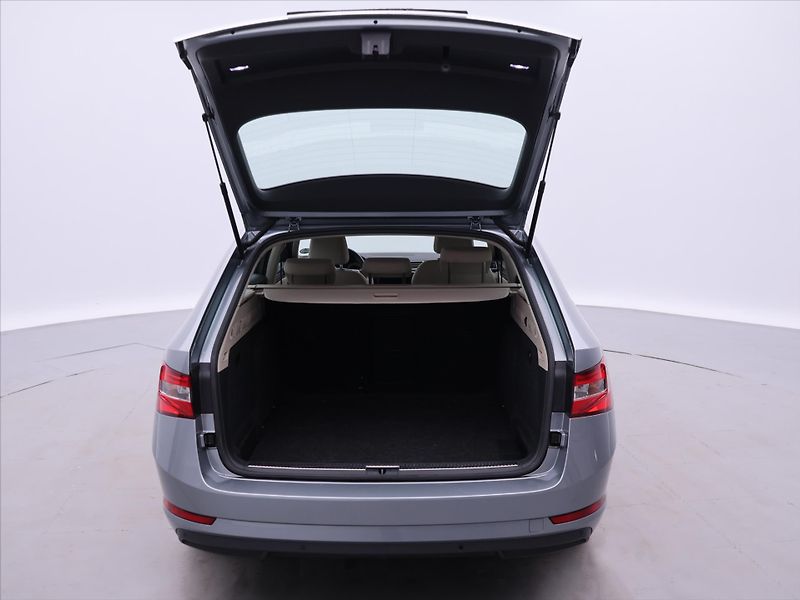 Škoda Superb 2,0 TDI DSG 4x4 CZ Style DPH - fotka 9 z 32