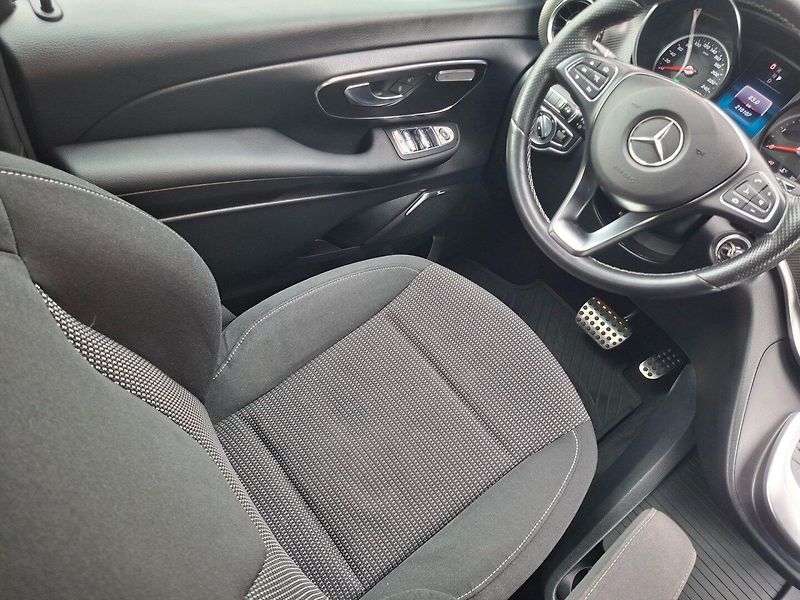 Mercedes-Benz Třídy V (2020) V 300d 176kW 4MATIC -1.MAJITEL - fotka 11 z 29