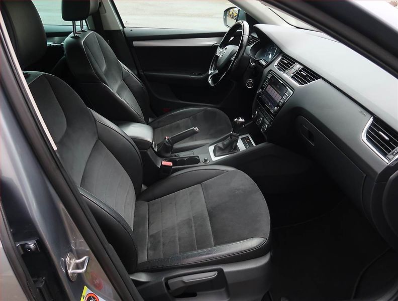 Škoda Octavia (2013) Elegance 1.8 TSI, 4X4 - fotka 9 z 23