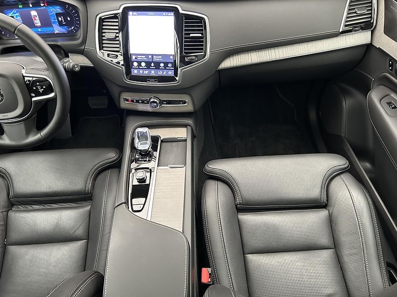 Volvo XC90 2.0  B5 4x4 Plus - fotka 16 z 30