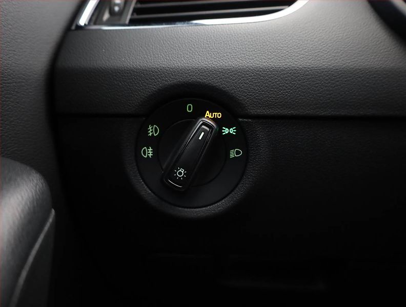 Škoda Octavia (2015) RS 2.0 TSI, Automat, ČR,1.maj - fotka 16 z 18