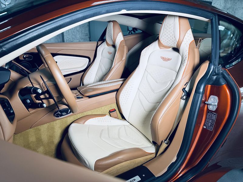 Aston Martin DBS (2019) 5.2.V12*Q*SUPERLEGGERA*CERAM - fotka 26 z 50
