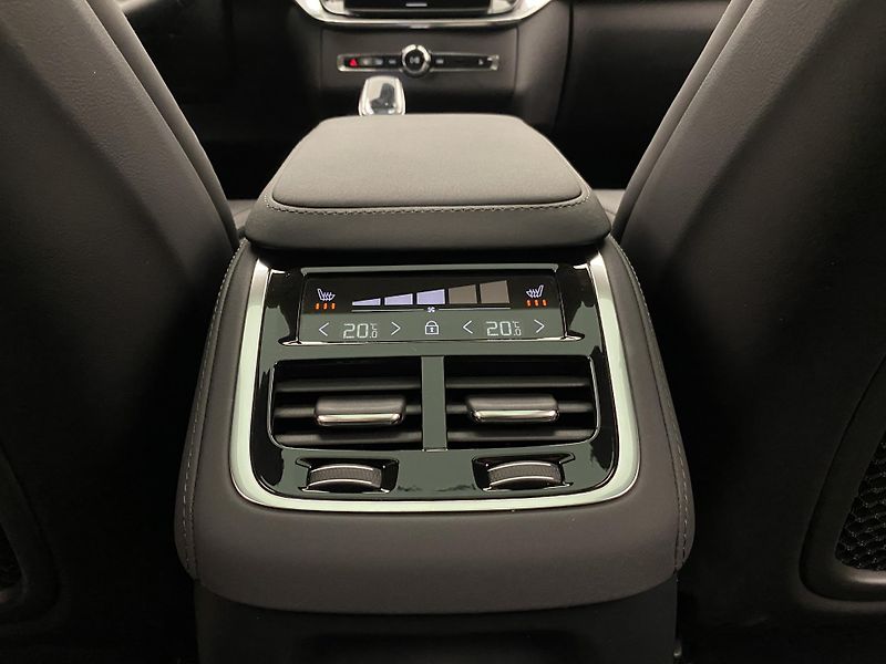 Volvo XC90 T8 RECHARGE BRIGHT ULTRA 7míst - fotka 32 z 70