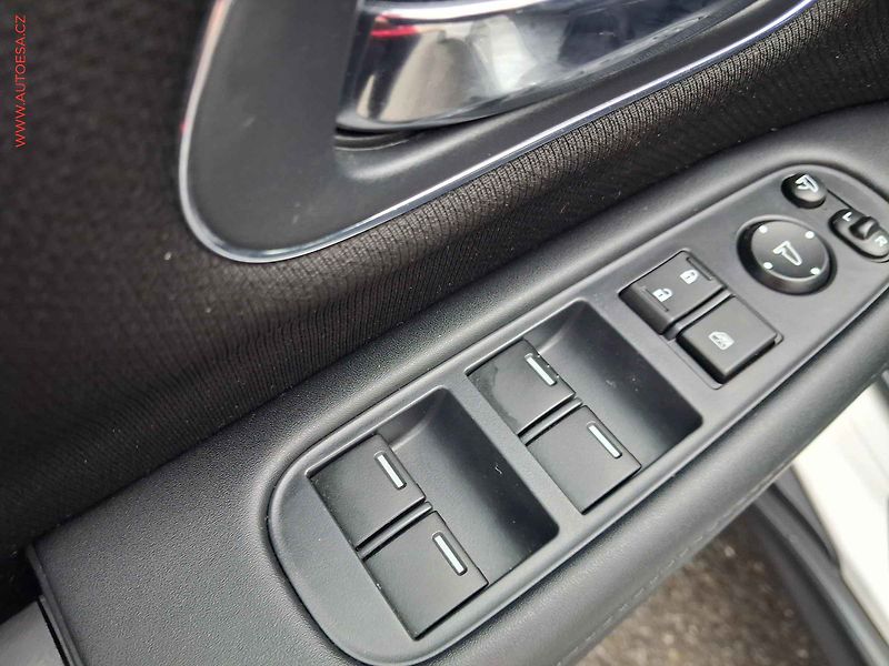 Honda HR-V (2016) 1.5 i- VTEC, Executive, AT - fotka 14 z 18