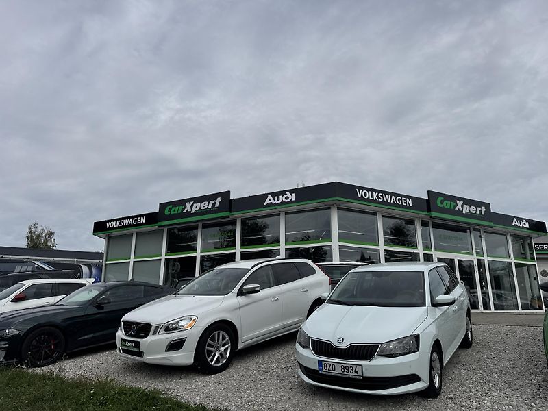 Volvo XC60 2,4 D3 R-DESIGN AWD AT - fotka 2 z 24