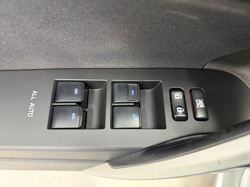 Toyota Auris 1.8 HYBRID e-CVT TS STYLE, KEY - fotka 17 z 18