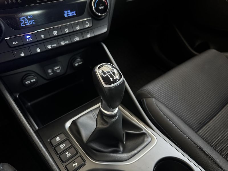 Hyundai Tucson (2018) 1.6 T-GDI 4x4 Trikolor - fotka 12 z 23