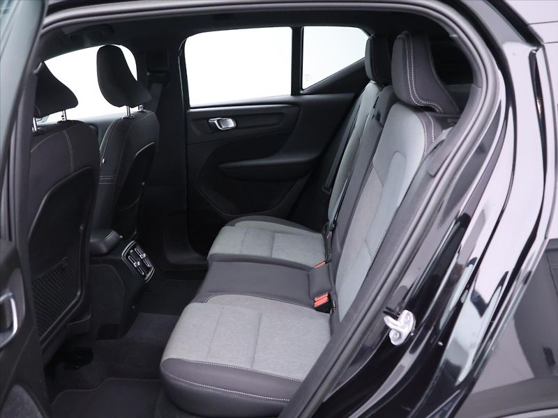 Volvo XC40 2,0 B3 120kW Core DCT CZ Záruk - fotka 15 z 32