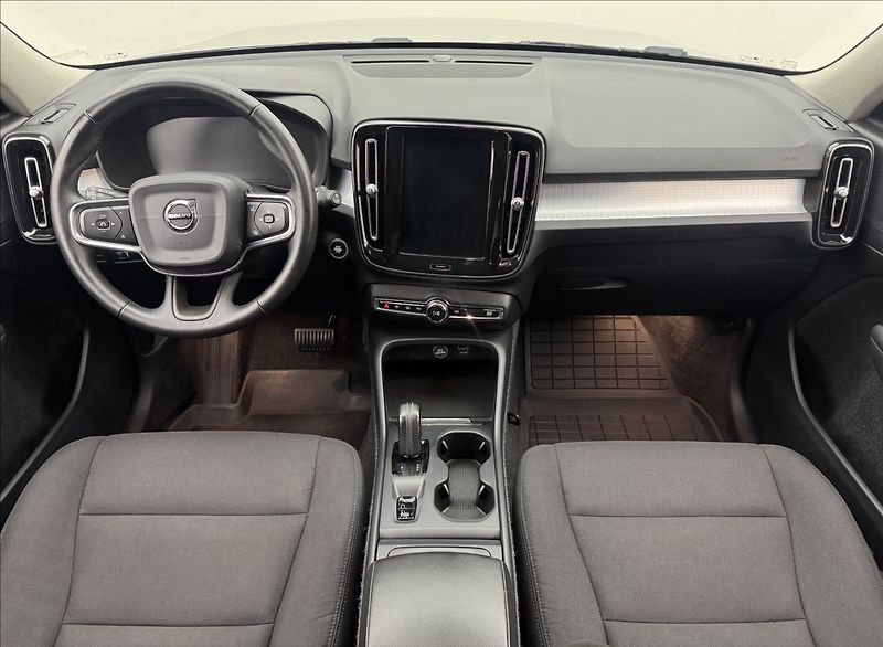 Volvo XC40 2,0 D3 AUTOMAT VÝHŘEV TAŽNÉ - fotka 7 z 41
