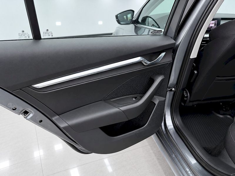 Škoda Octavia (2023) OCT.COM M-HEV STY TS 110/1.5 A - fotka 16 z 42