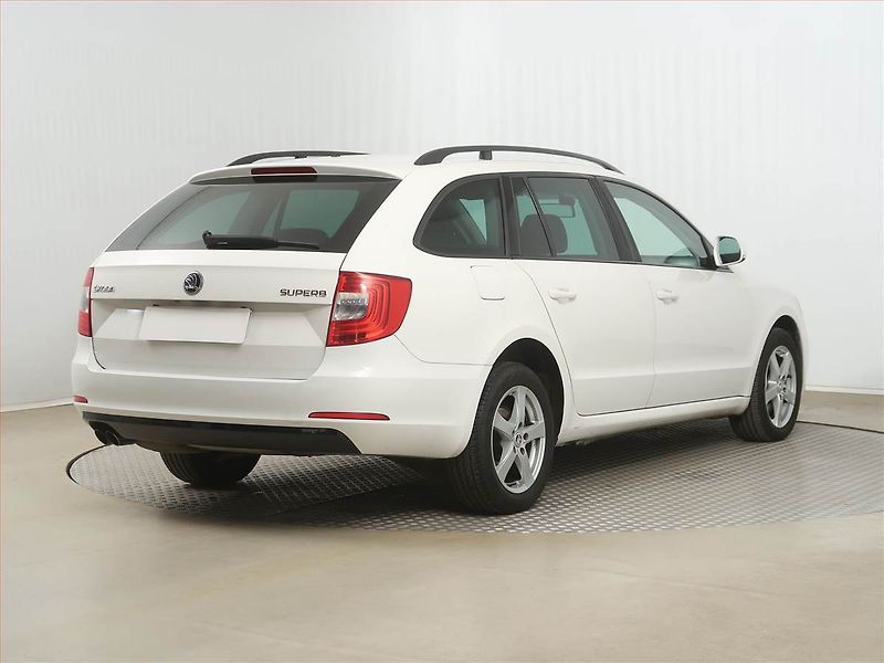 Škoda Superb (2014) 2.0 TDI, Xenony, Tempomat - fotka 5 z 17