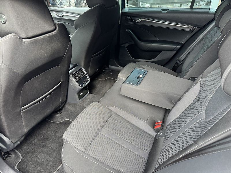 Škoda Octavia (2023) 2.0TDi DSG Ad.LED Webasto - fotka 26 z 50
