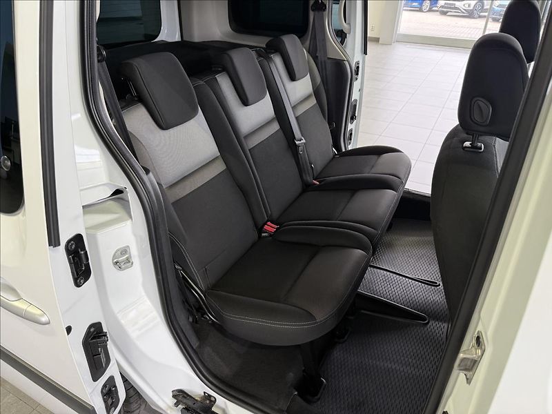 Renault Kangoo 1,5   ČR,DPH,SERVISKA,2.MAJITE - fotka 14 z 21